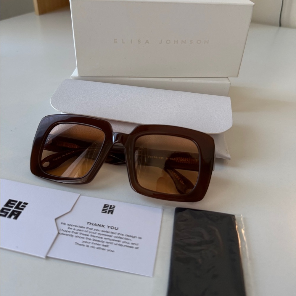 🕶️ Elisa Johnson Designer Sunglasses – Never Worn